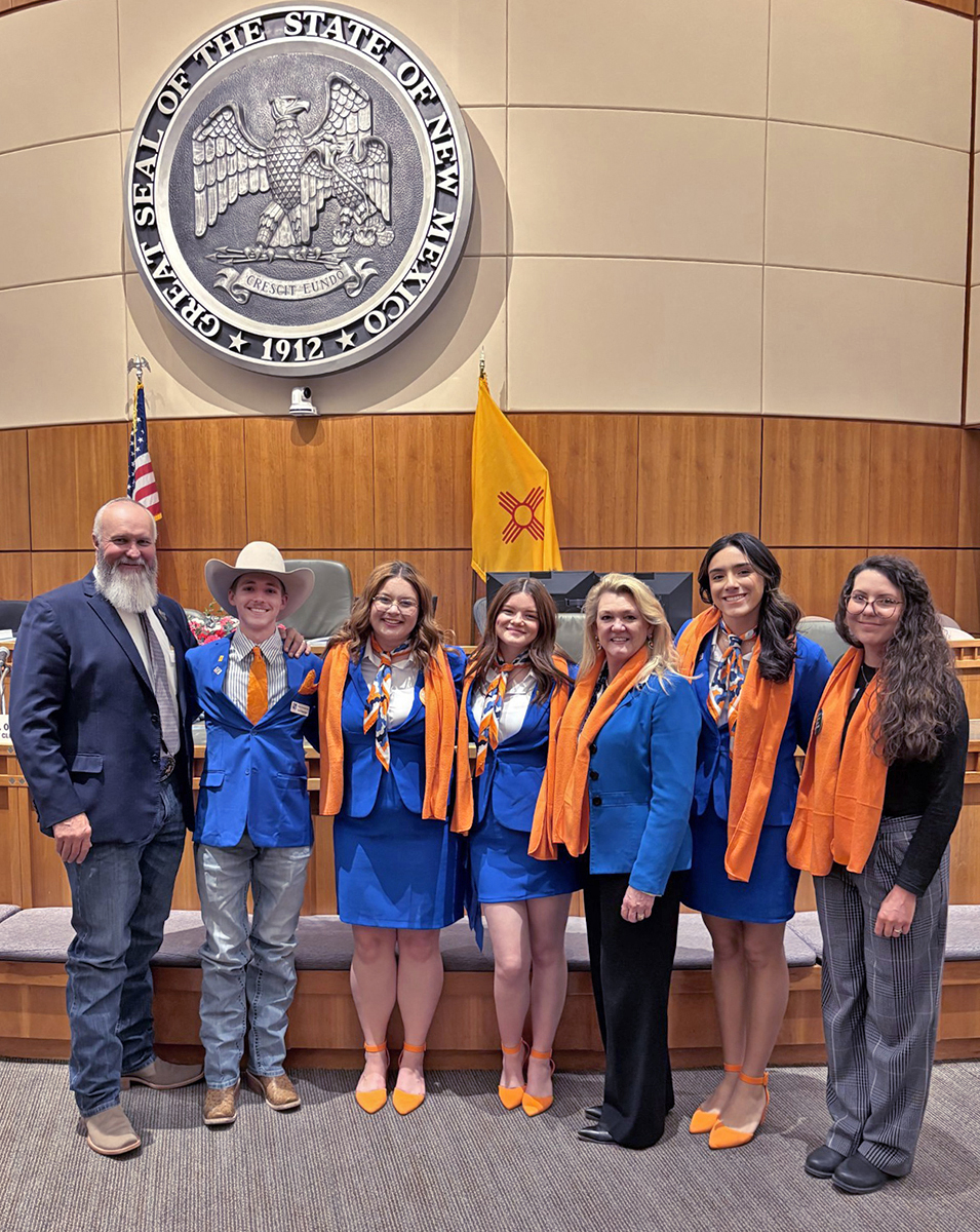 Photo of group at Capitol in Santa Fe