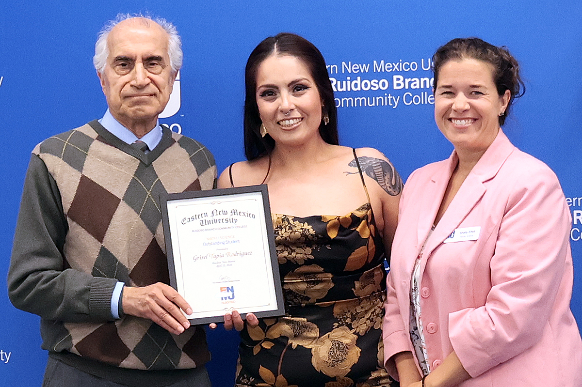Photo of Science Faculty Dr. Mo Yazdi with Grisel Tapia Rodriguez and Science Department Chair Shelly Elfelt