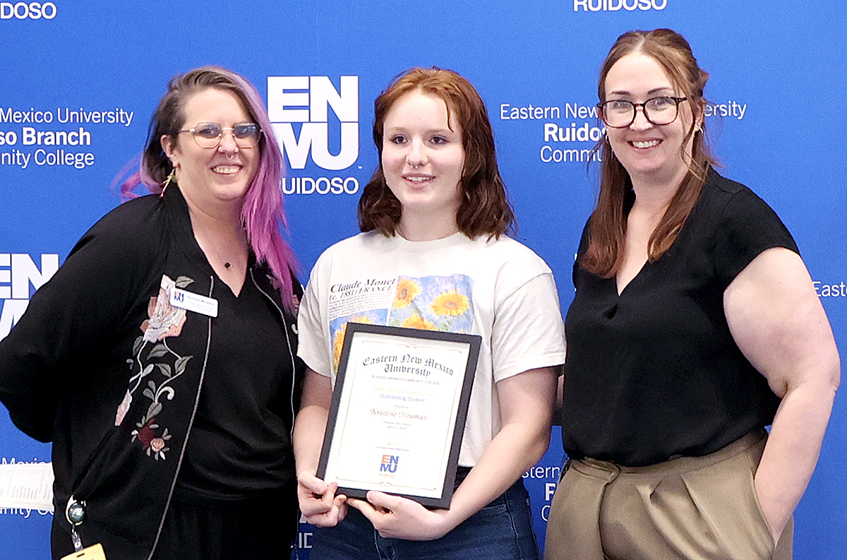 Photo of Learning Commons Director Sydnee Mowery with Kristine Neuman and Advisor Destiny Hixon