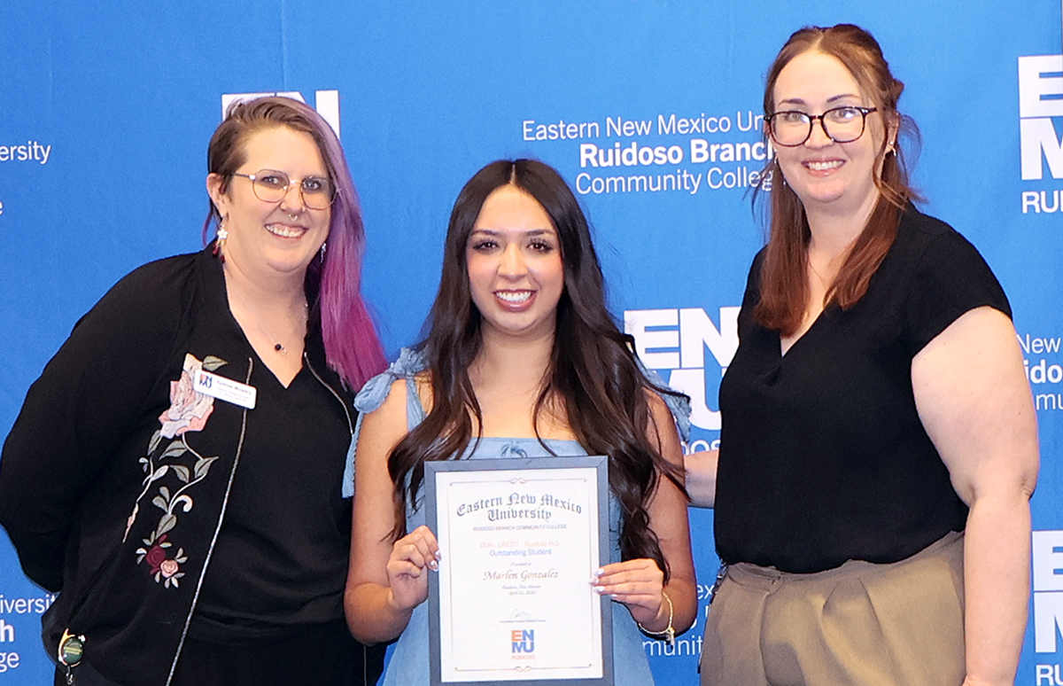 Photo of Learning Commons Director Sydnee Mowery with Marlen Gonzalez and Advisor Destiny Hixon