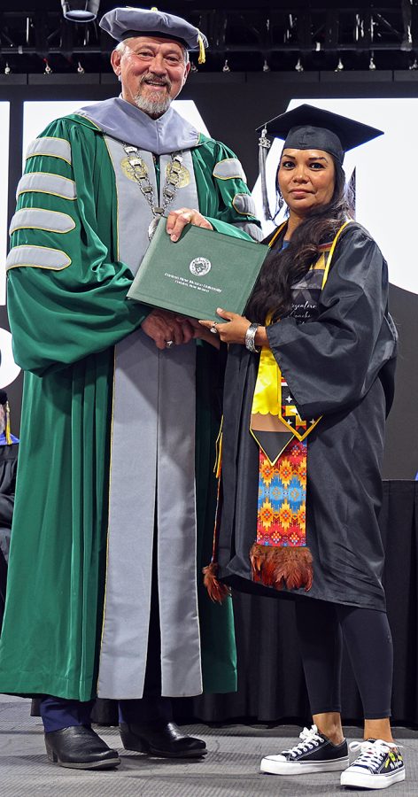 Portales Bachelors Grad03