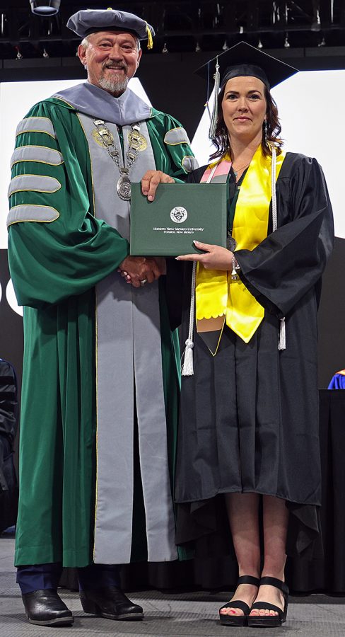 Portales Bachelors Grad04