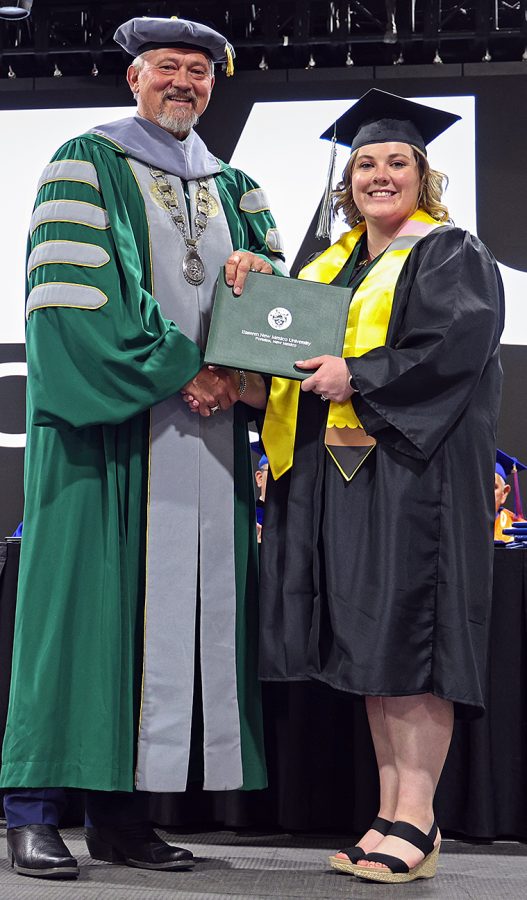 Portales Bachelors Grad05