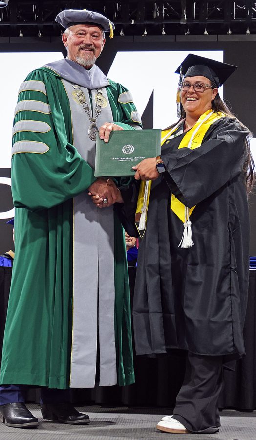 Portales Bachelors Grad07