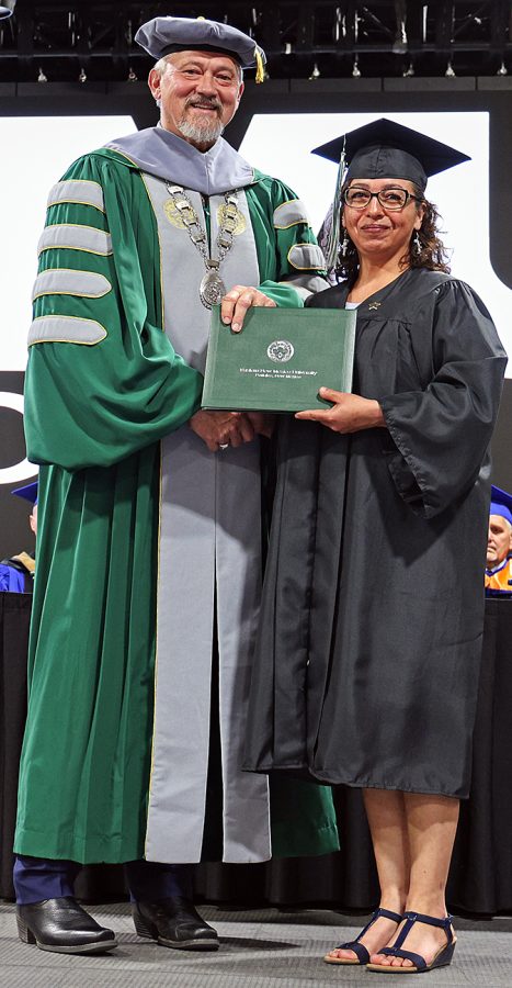 Portales Bachelors Grad08