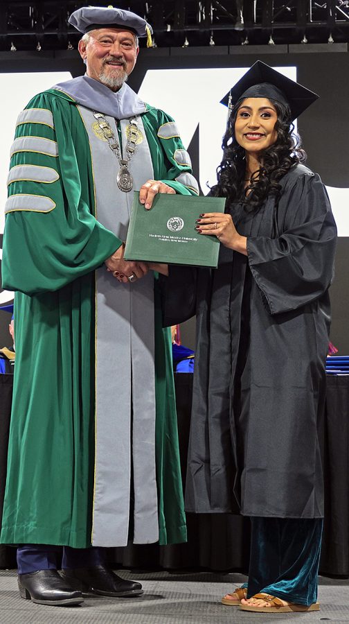 Portales Bachelors Grad09