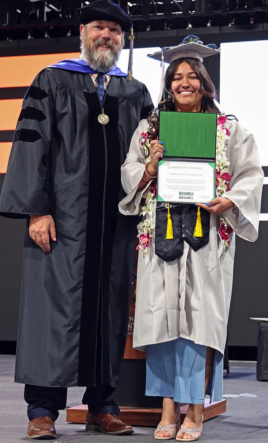 Roswell Grad03