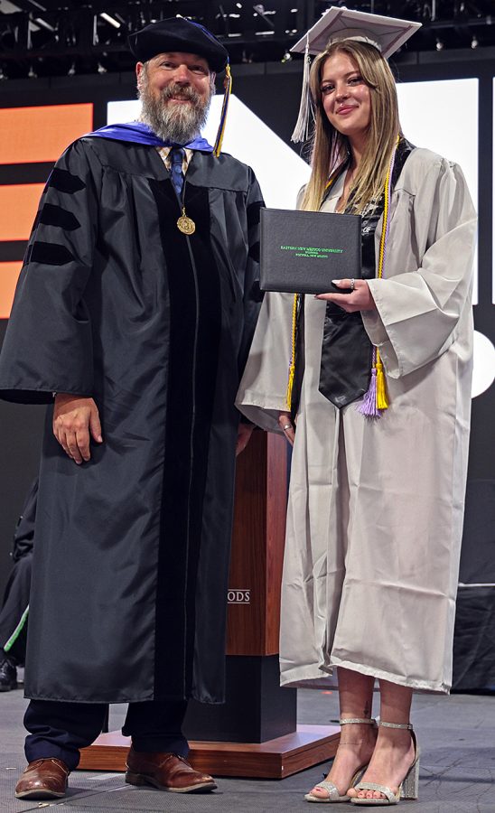 Roswell Grad05